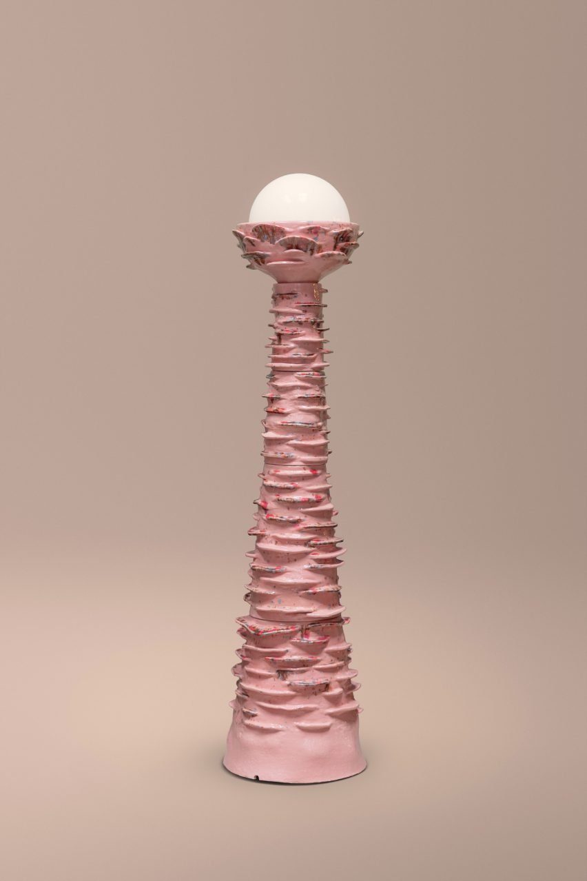 Pink lamp by Masquespacio